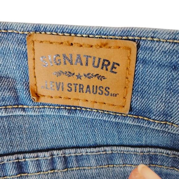 Women's 24 M Plus Size Levi Mid Rise Slim Straight Leg Jeans/Pants Medium Wash - Picture 5 of 7